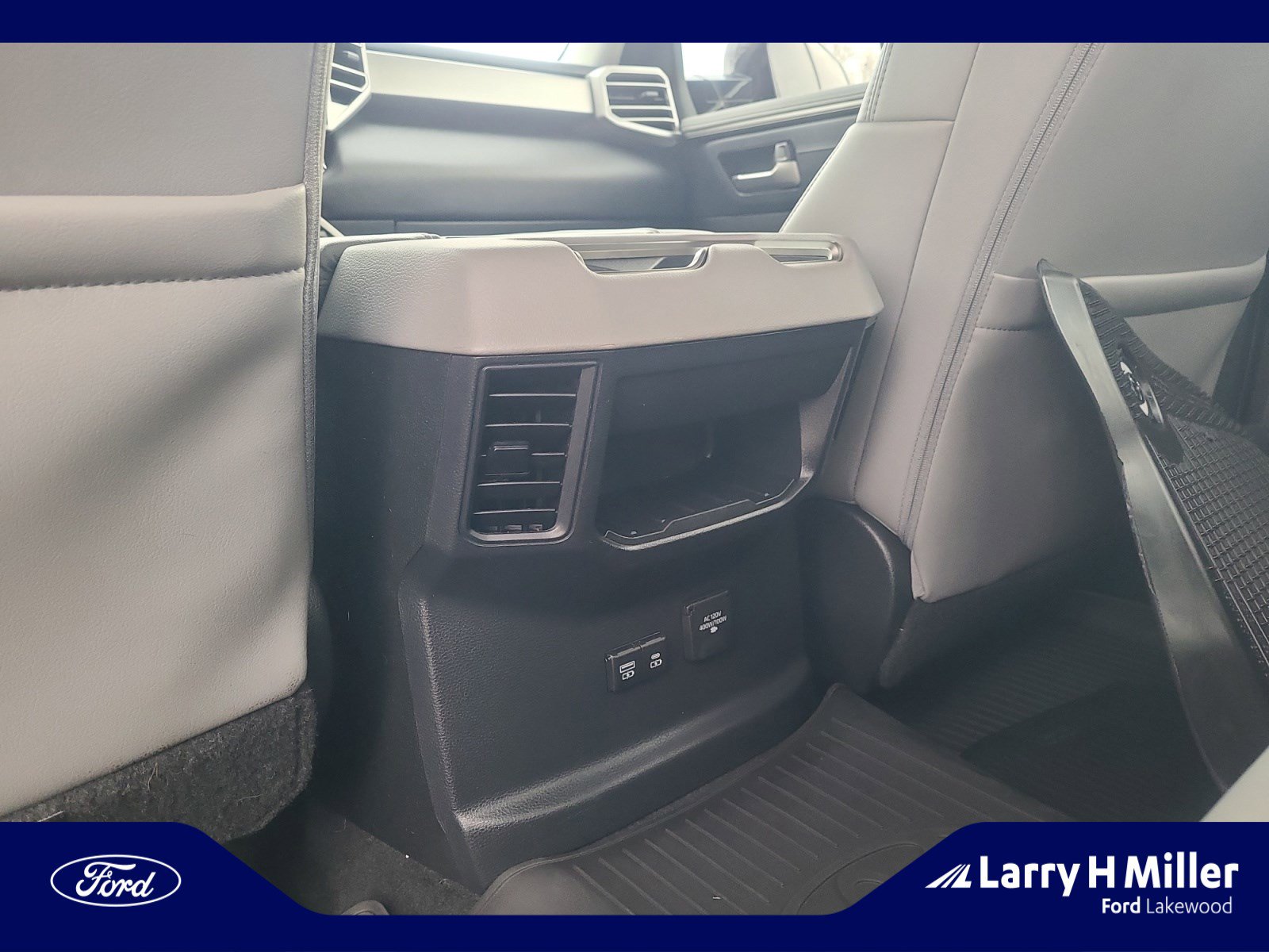 Used 2023 Toyota Tundra Limited w/ Power Package image 31