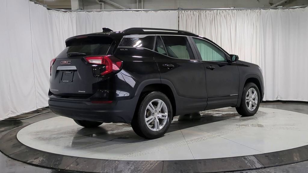 Used 2023 GMC Terrain SLE w/ Driver Convenience Package image 8