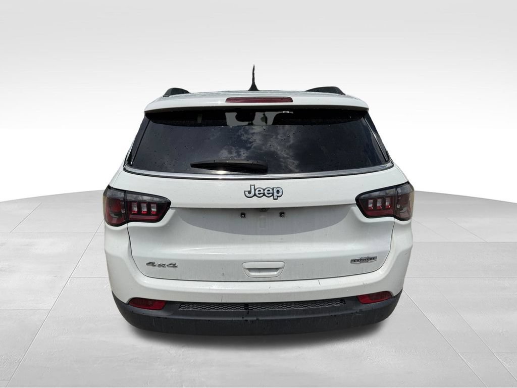 Used 2024 Jeep Compass Latitude AWD/4WD image 5