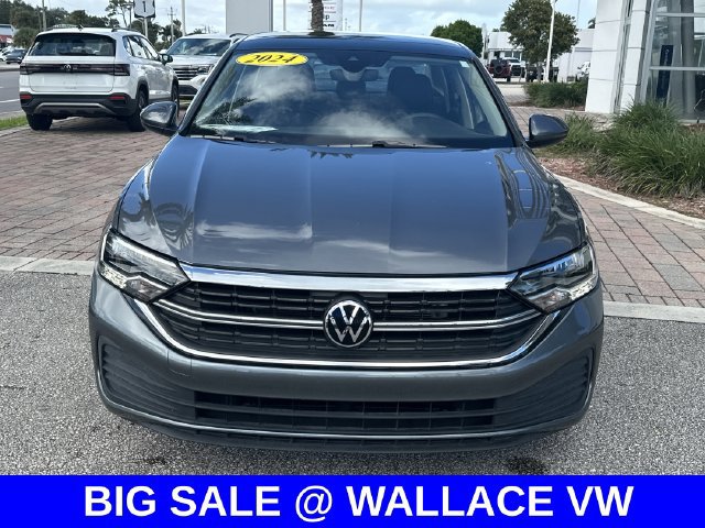 Certified 2024 Volkswagen Jetta SE w/ Panoramic Sunroof Package FWD image 4