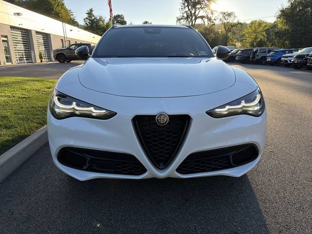 Used 2024 Alfa Romeo Stelvio Veloce AWD/4WD image 3