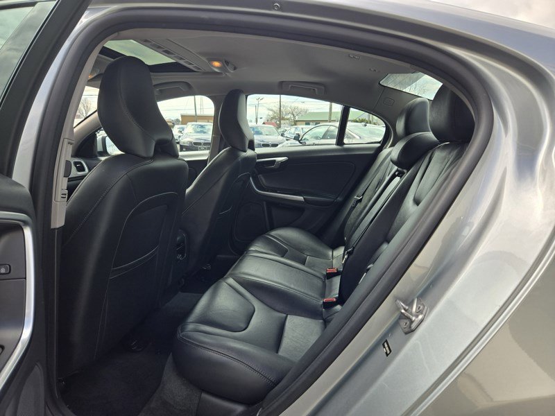 Used 2017 Volvo S60 T5 Dynamic image 6