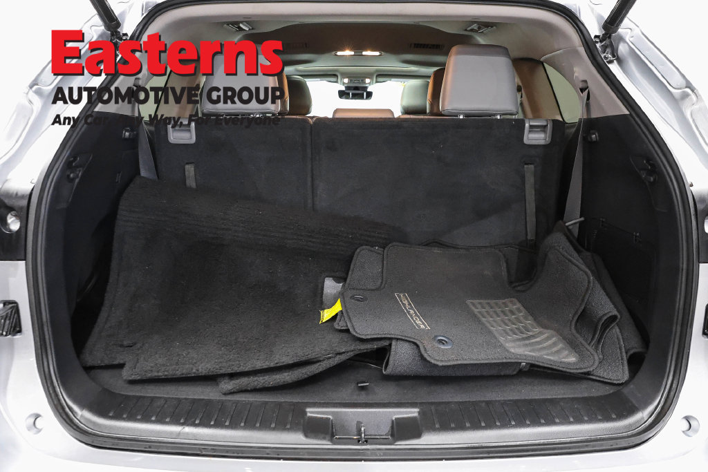 Used 2021 Toyota Highlander XLE FWD image 11