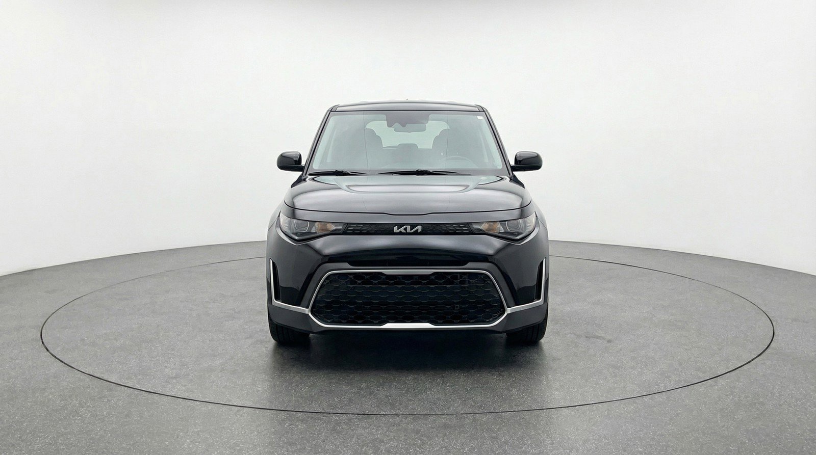 Used 2025 Kia Soul LX w/ LX Technology Package FWD image 2