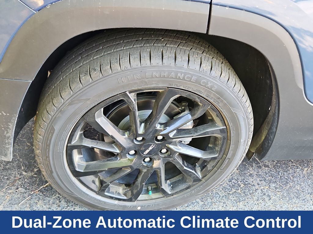 Used 2024 GMC Terrain SLE w/ Driver Convenience Package FWD image 6