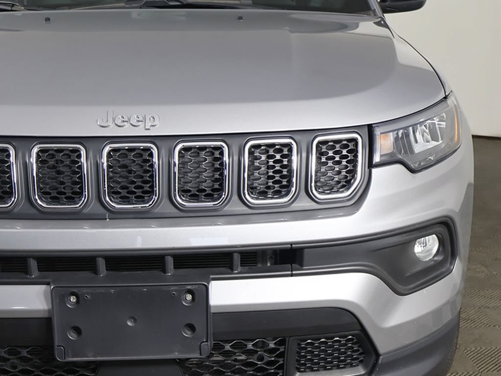 Used 2023 Jeep Compass Latitude AWD/4WD image 12