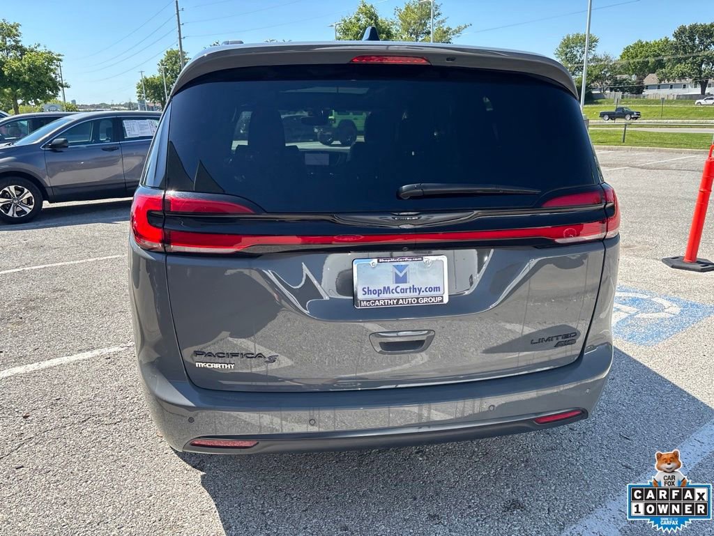Used 2025 Chrysler Pacifica Limited AWD/4WD image 19