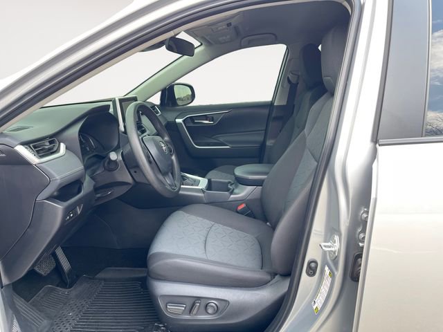 Used 2025 Toyota RAV4 XLE image 9