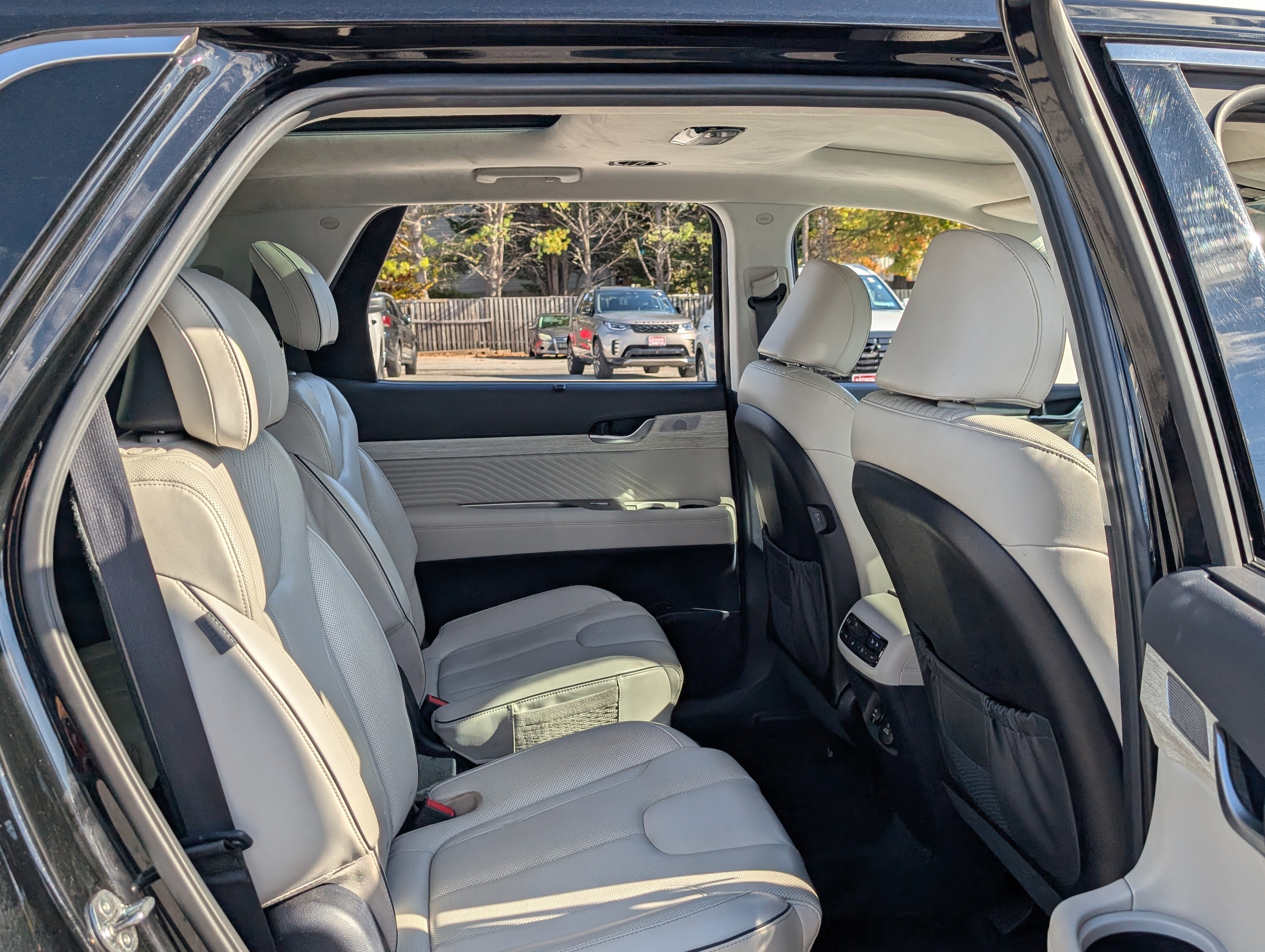 Used 2024 Hyundai Palisade Calligraphy image 10