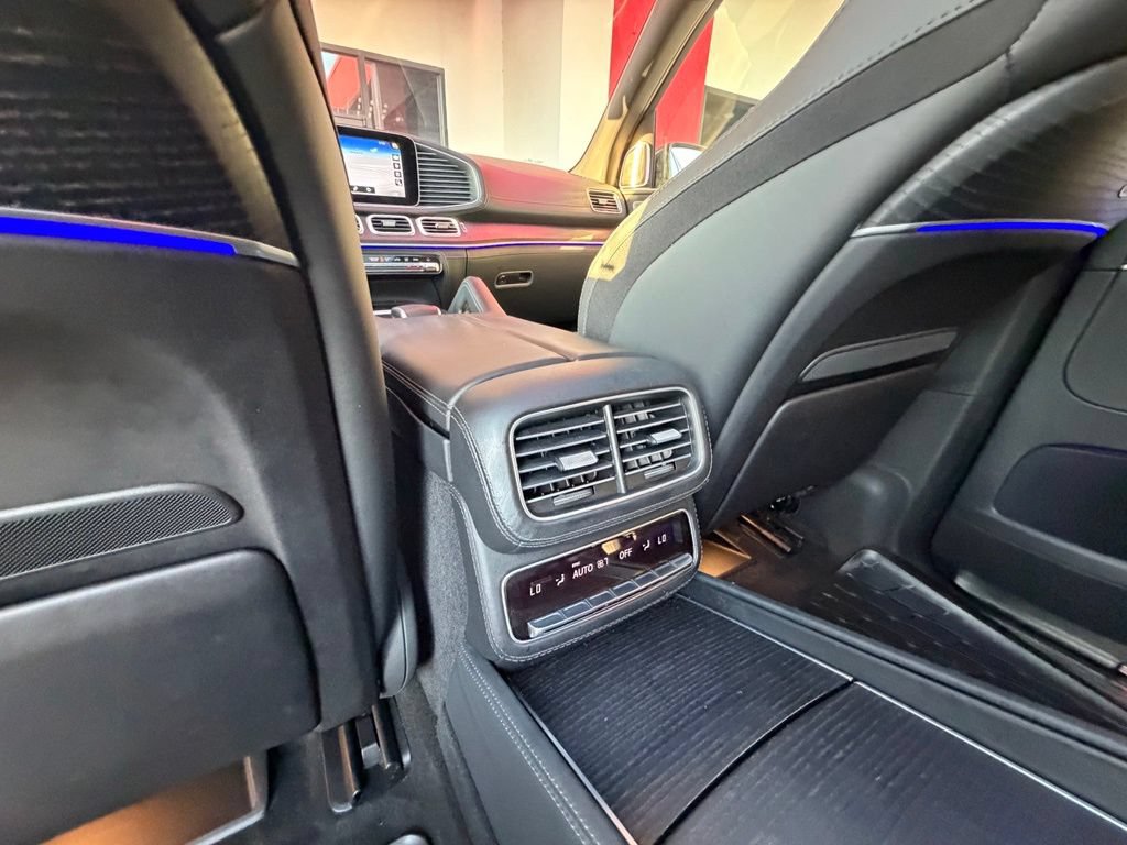 Used 2023 Mercedes-Benz Maybach GLS 600 4MATIC image 43
