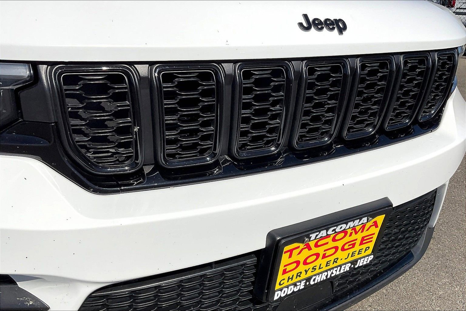 Used 2024 Jeep Grand Cherokee Altitude image 36