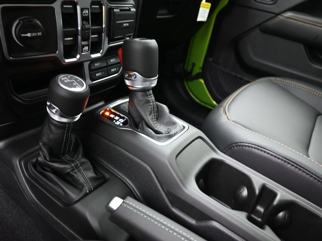 New 2026 Jeep Wrangler Unlimited Sahara AWD/4WD image 25