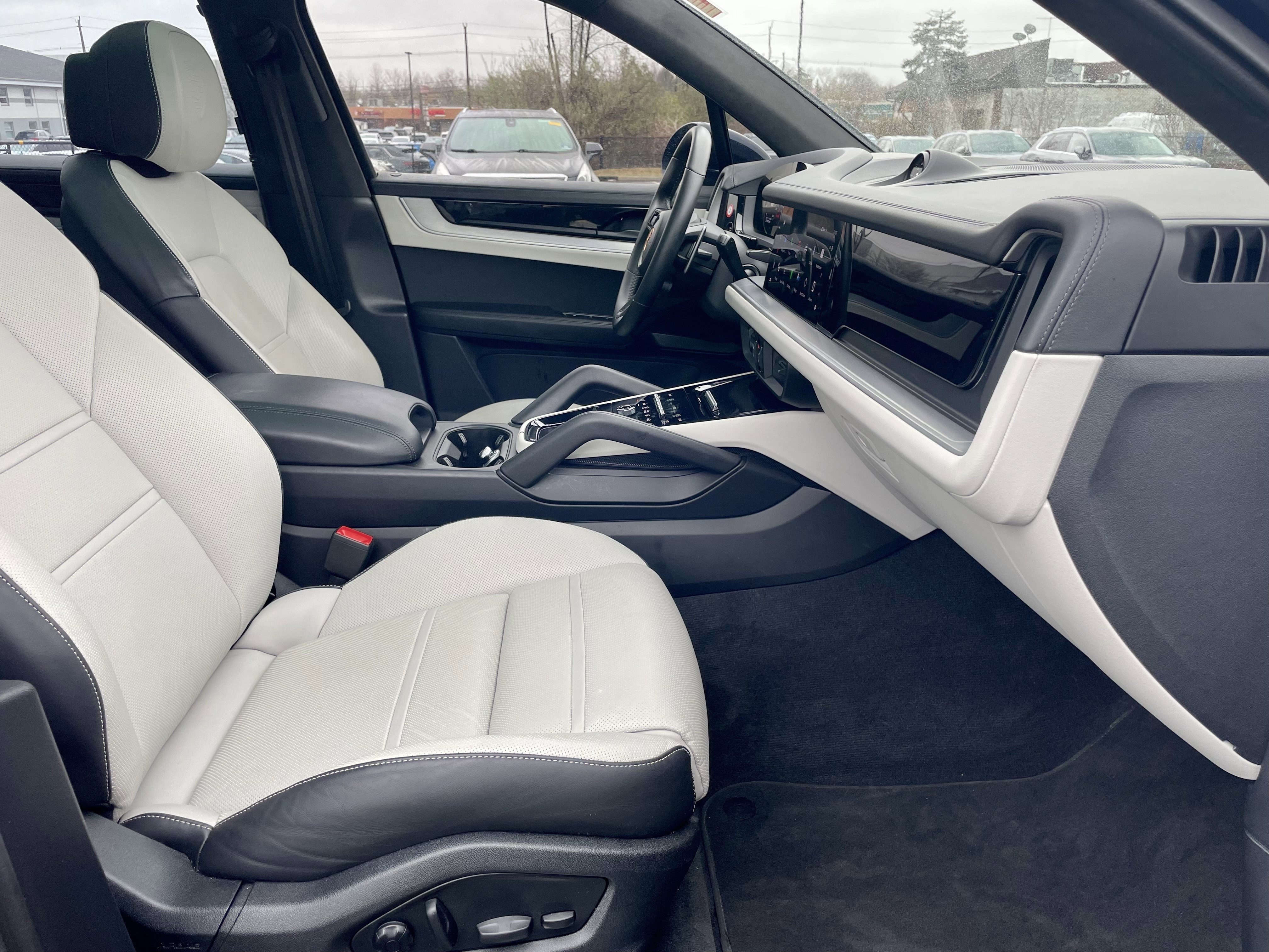 Used 2024 Porsche Cayenne Turbo image 15