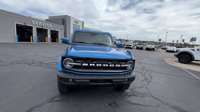 Used 2024 Ford Bronco Outer Banks AWD/4WD image 2