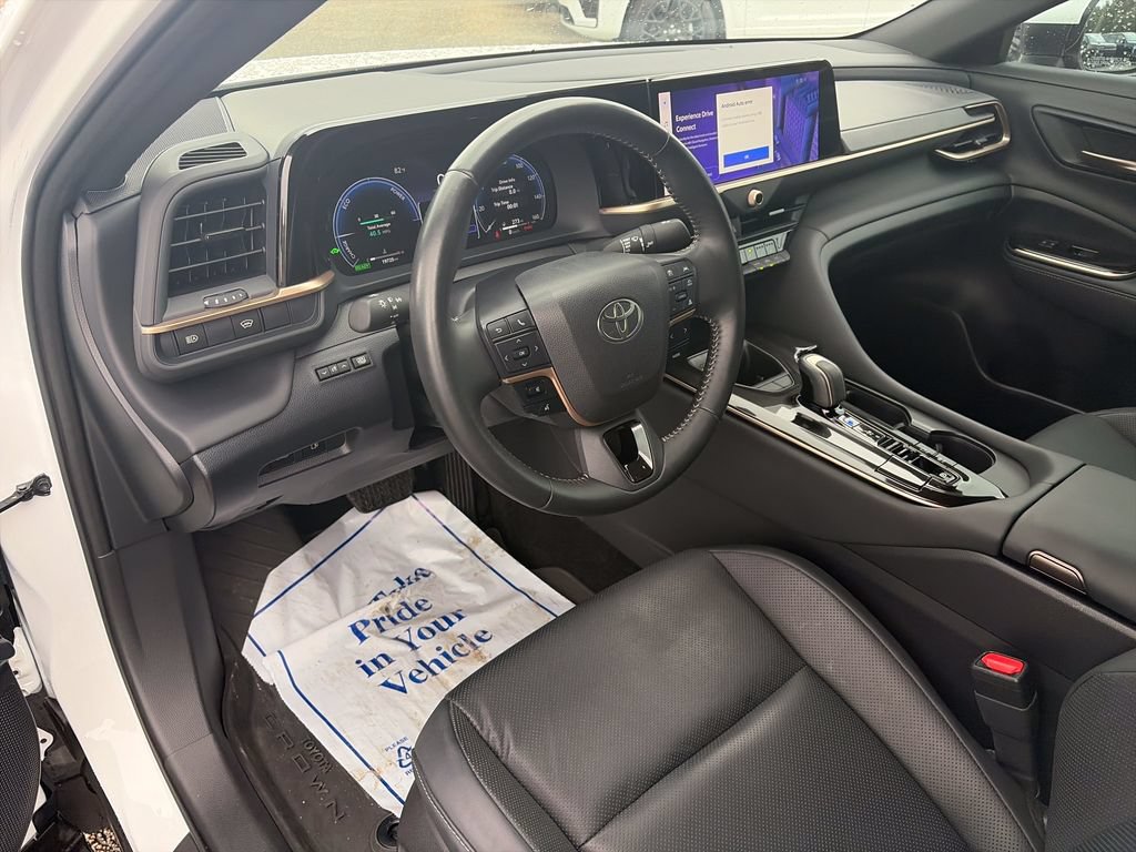 Used 2025 Toyota Crown AWD/4WD image 10