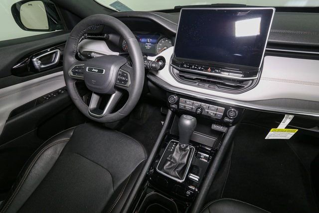 Used 2023 Jeep Compass Limited image 18