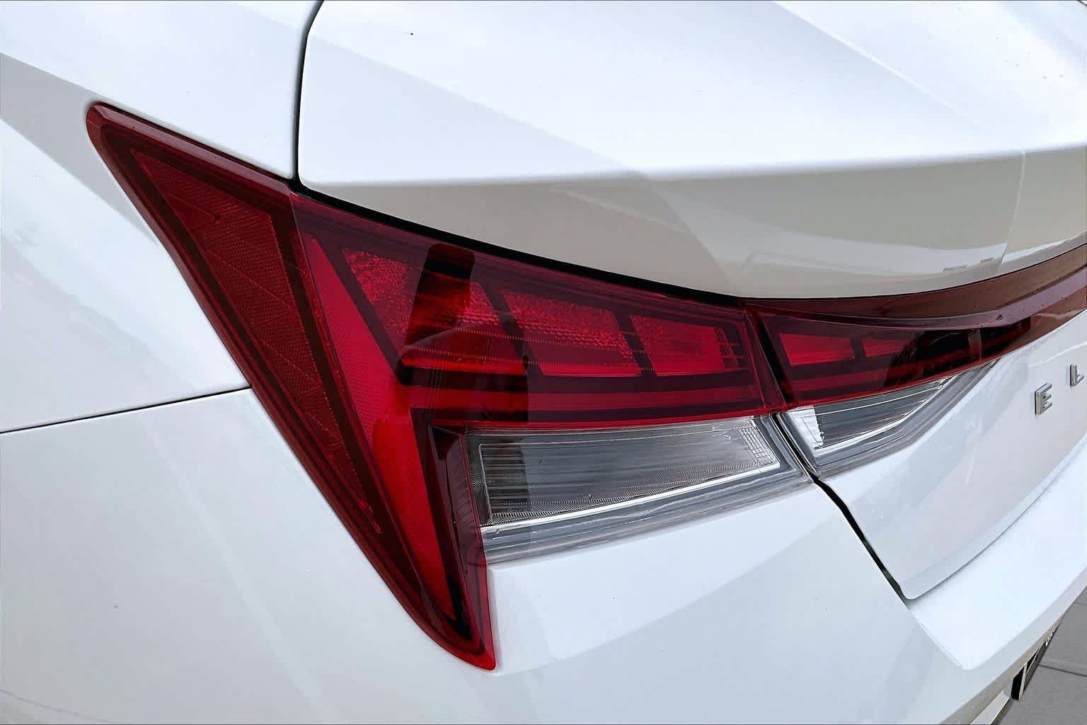 Certified 2023 Hyundai Elantra Limited FWD image 29
