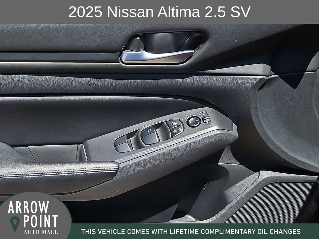 Used 2025 Nissan Altima 2.5 SV FWD image 21