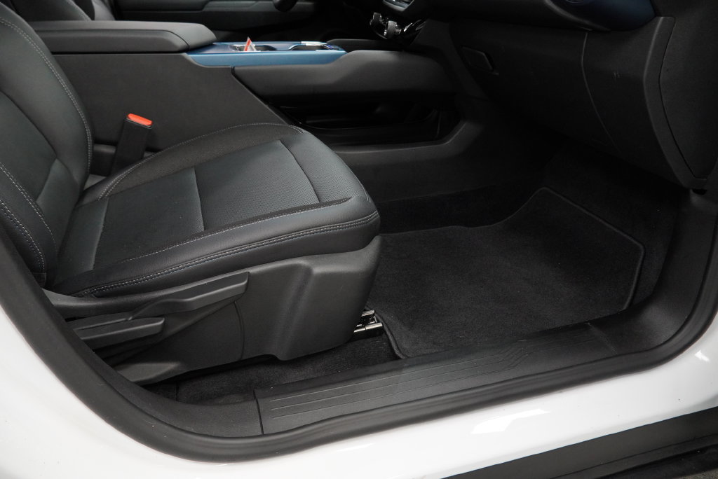 Certified 2024 Chevrolet Equinox EV LT AWD/4WD image 31