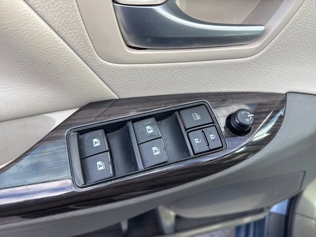 Used 2017 Toyota Sienna XLE image 20