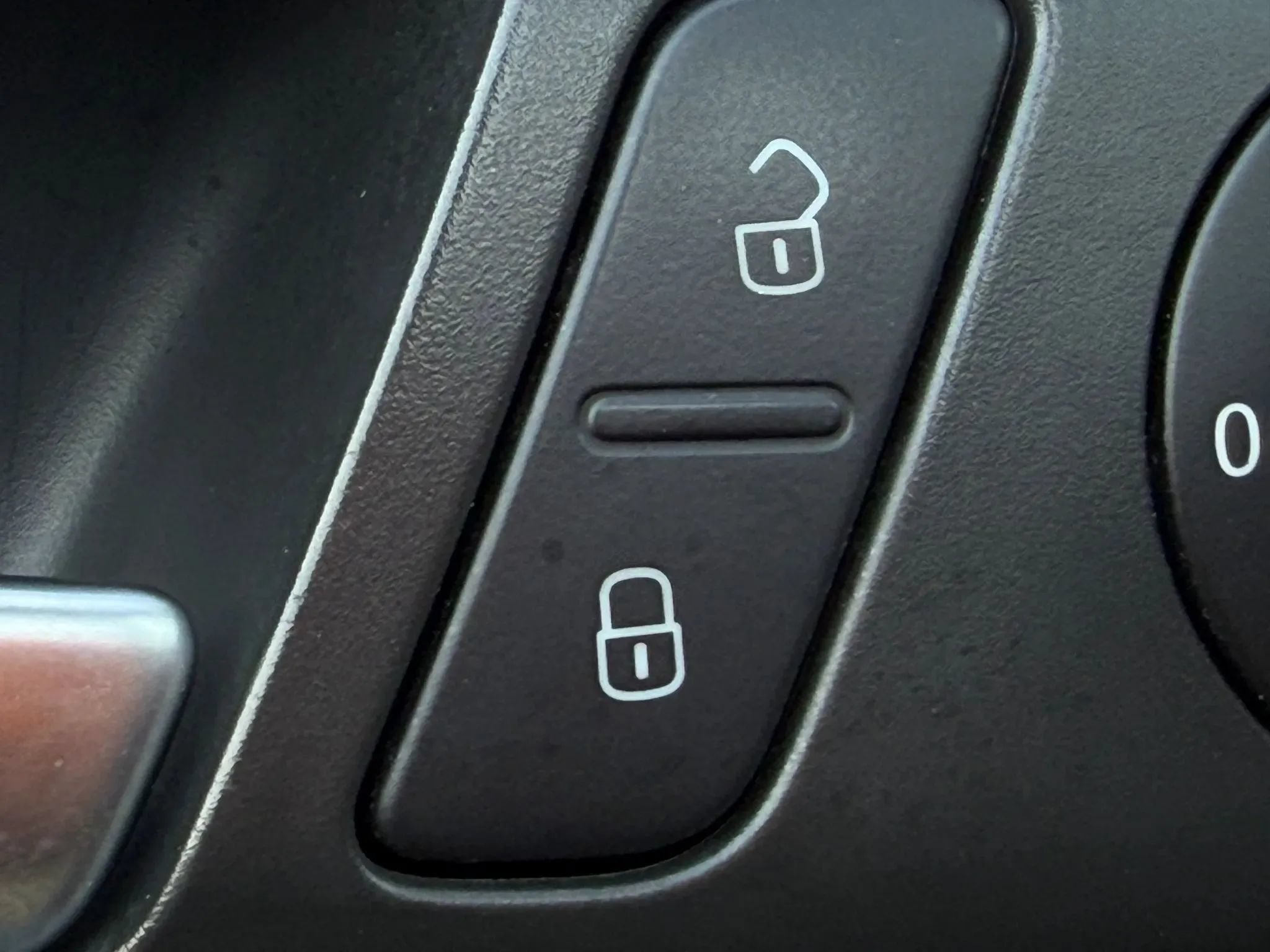 Used 2013 Volkswagen Beetle TDI FWD image 33