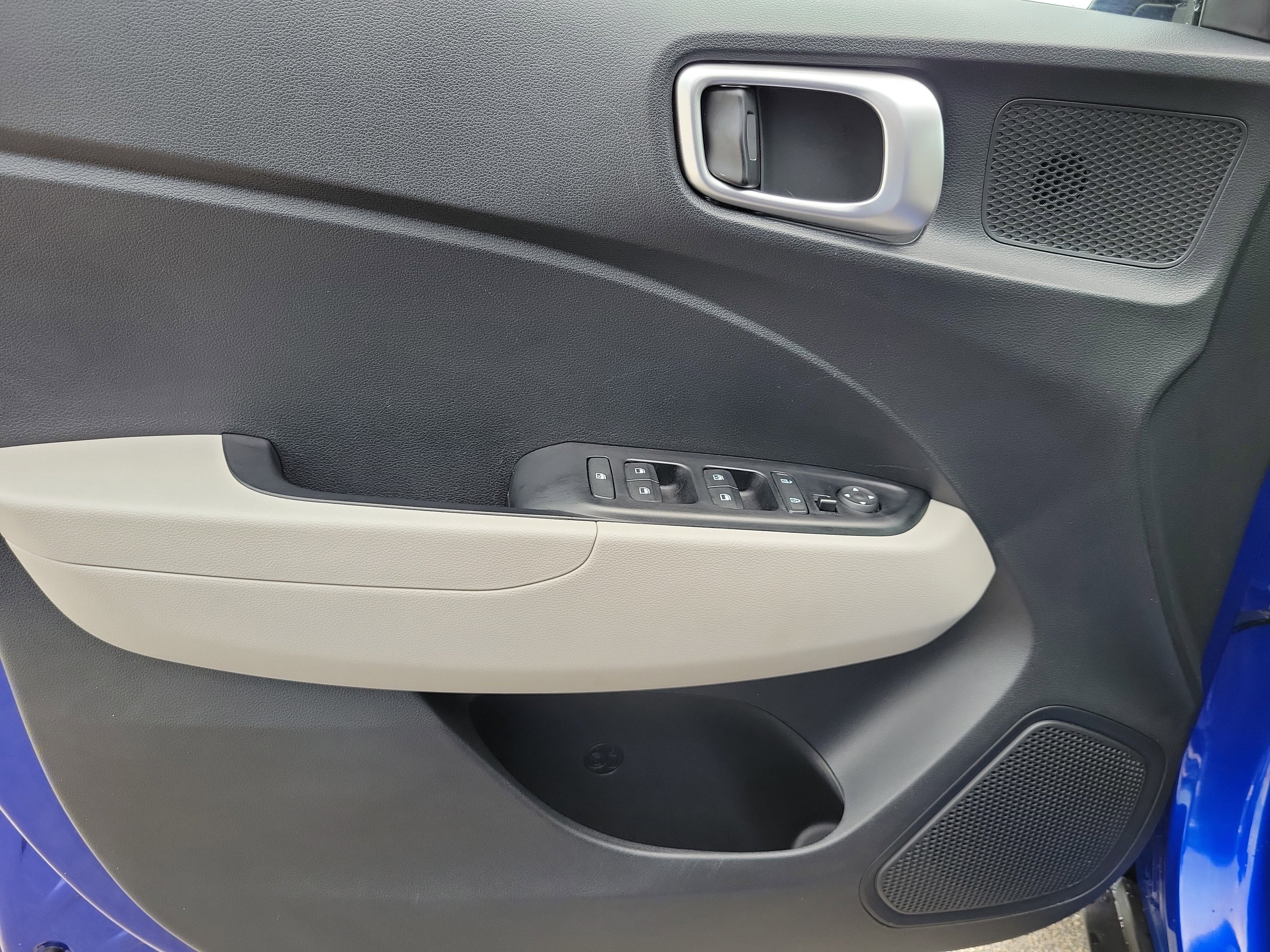 Used 2025 Hyundai Venue FWD image 26