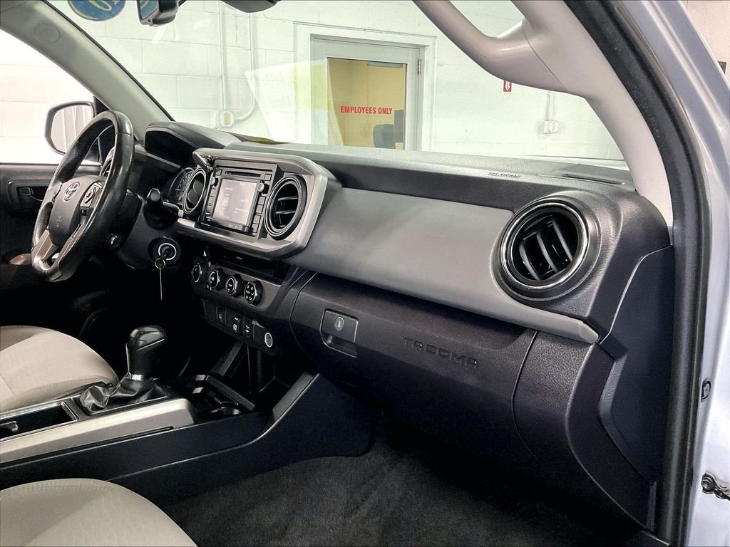 Used 2018 Toyota Tacoma SR5 AWD/4WD image 13
