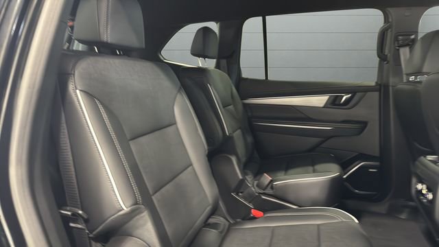 Used 2025 Buick Enclave Preferred AWD/4WD image 31