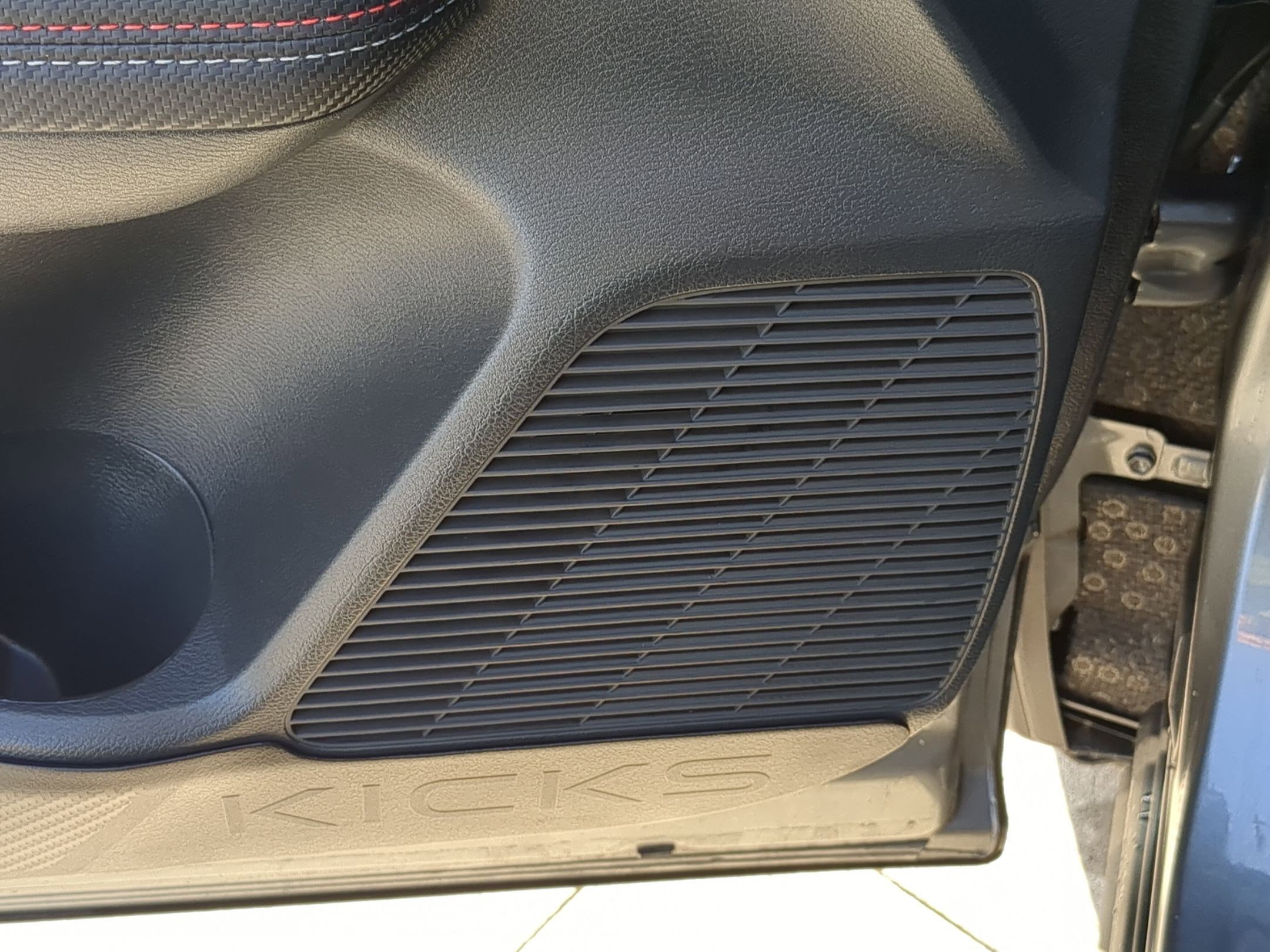 Used 2025 Nissan Kicks SR image 16