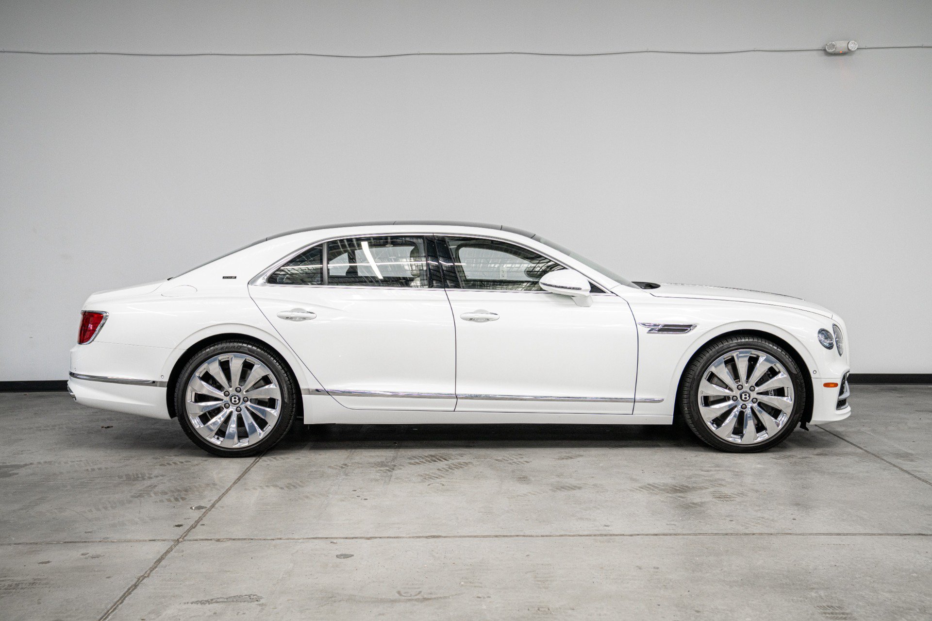 Used 2024 Bentley Flying Spur V8 AWD/4WD image 53