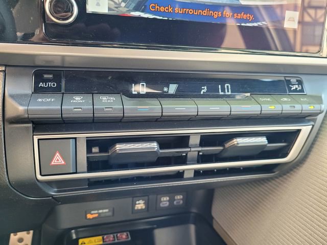 Used 2025 Toyota Camry SE image 19