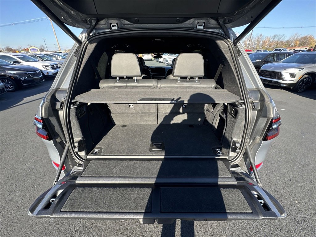 Used 2023 BMW X7 xDrive40i w/ M Sport Package image 25