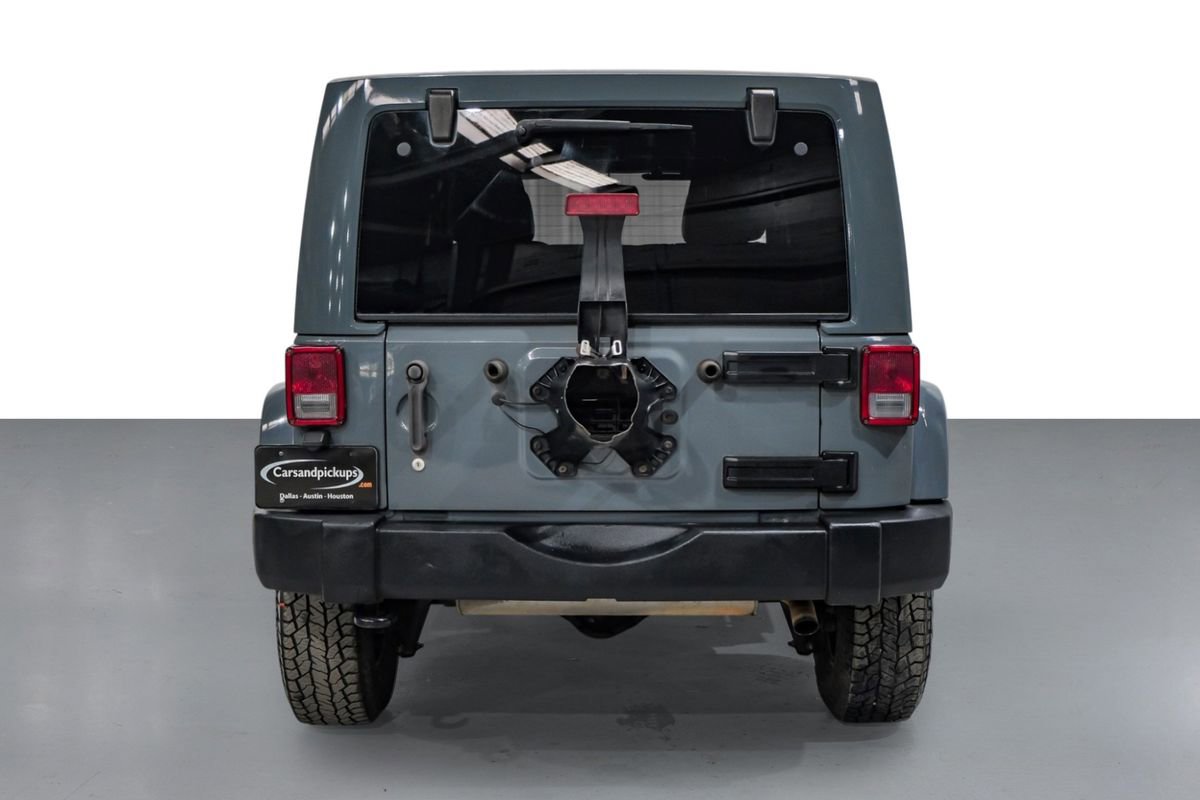 Used 2014 Jeep Wrangler Unlimited Rubicon w/ Connectivity Group image 7