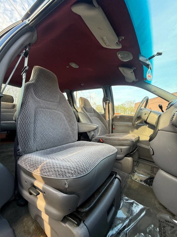 Used 2000 Plymouth Voyager FWD image 15