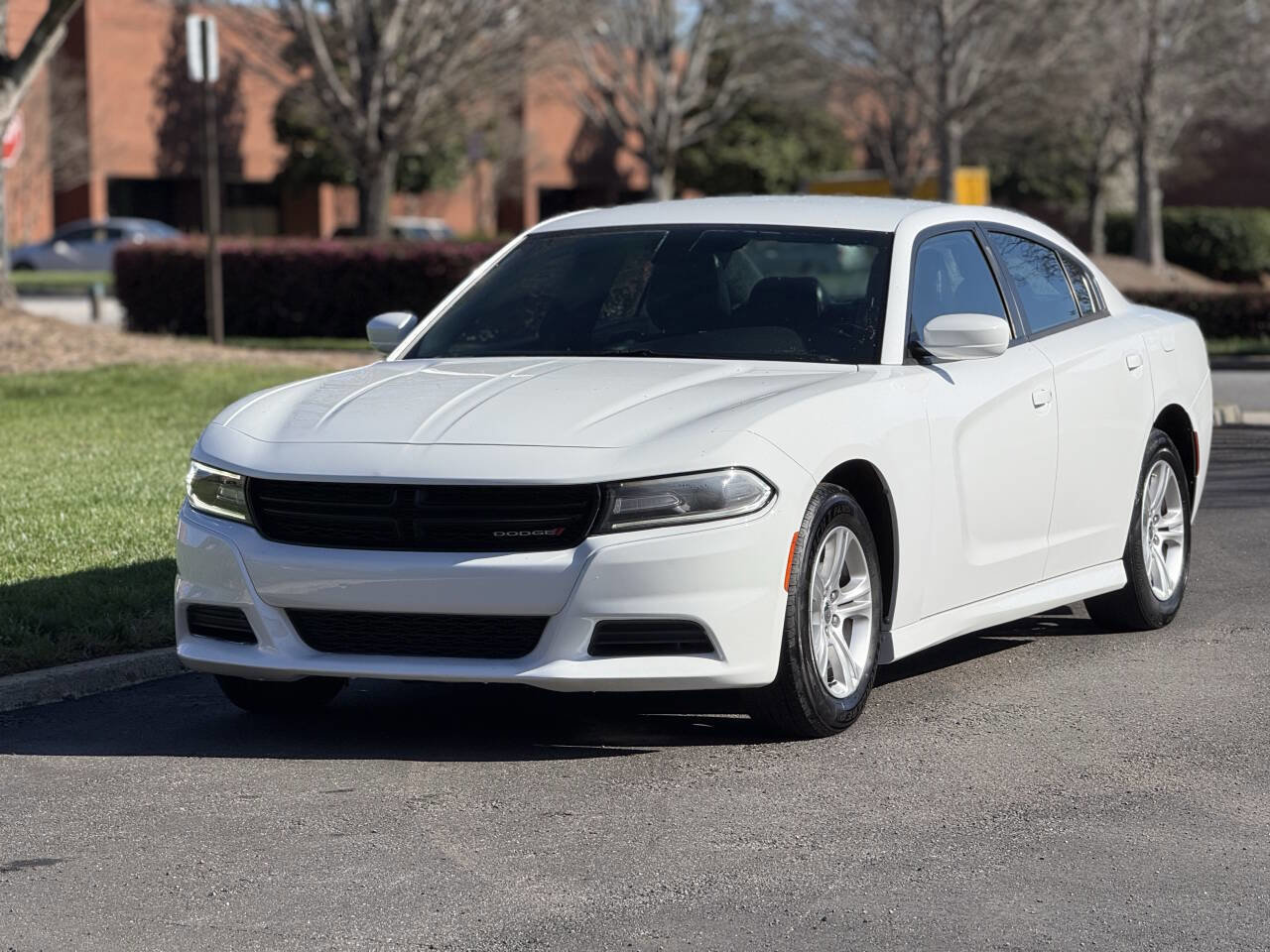 Used 2019 Dodge Charger SXT w/ Leather Interior Group image 2