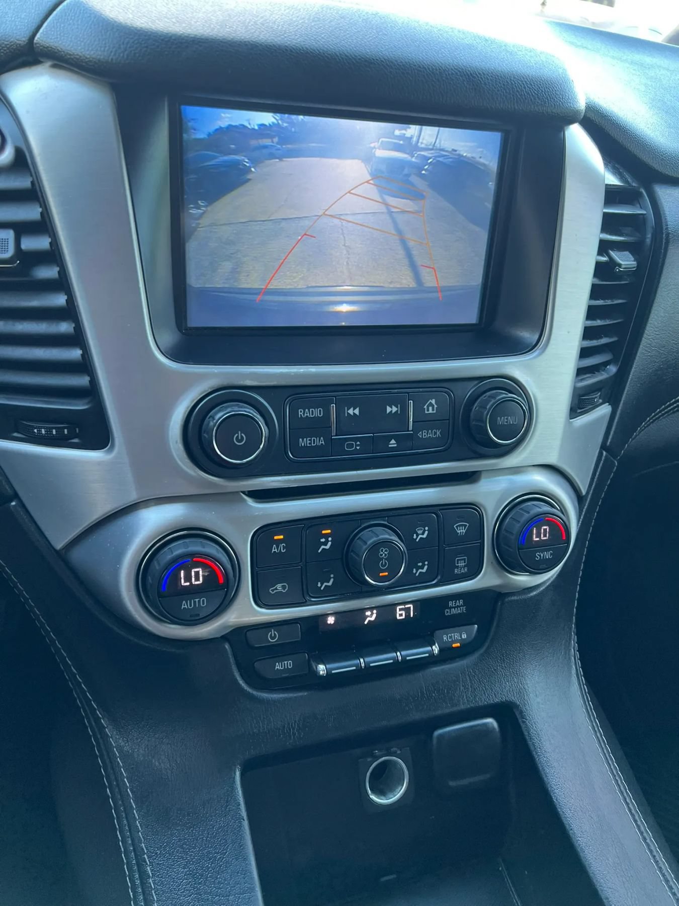 Used 2018 GMC Yukon SLE w/ SLE Value Package AWD/4WD image 18