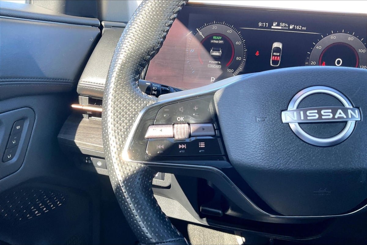 Used 2024 Nissan Ariya FWD image 15