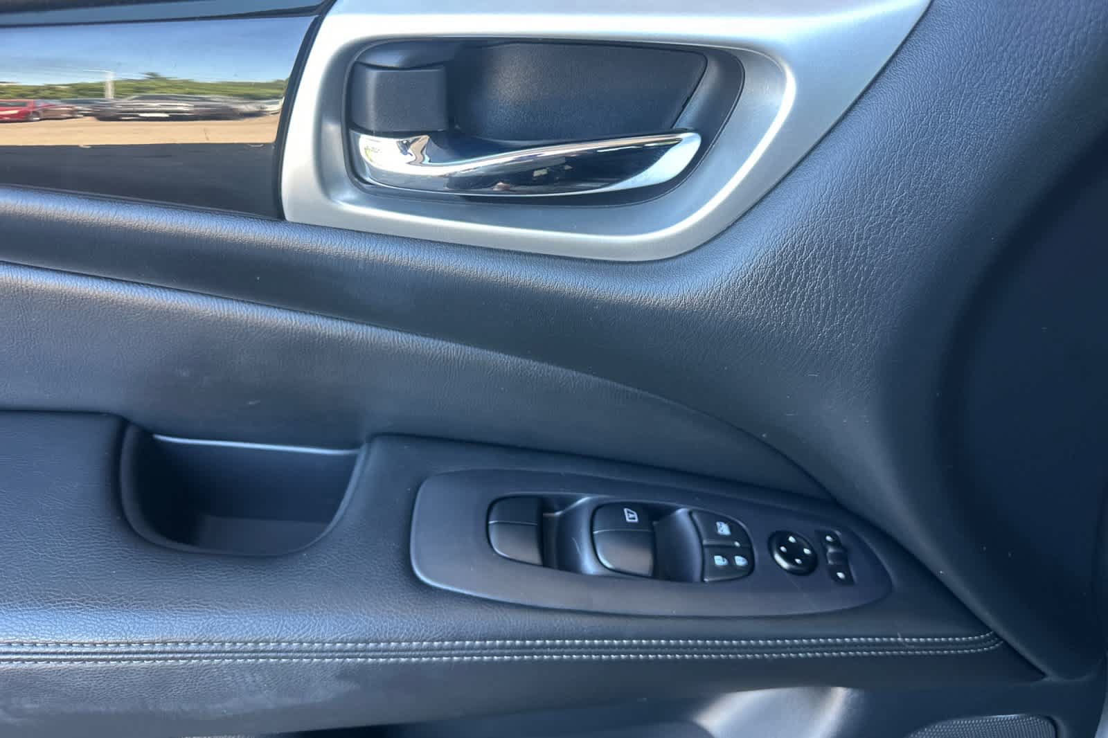 Used 2020 Nissan Pathfinder S AWD/4WD image 12