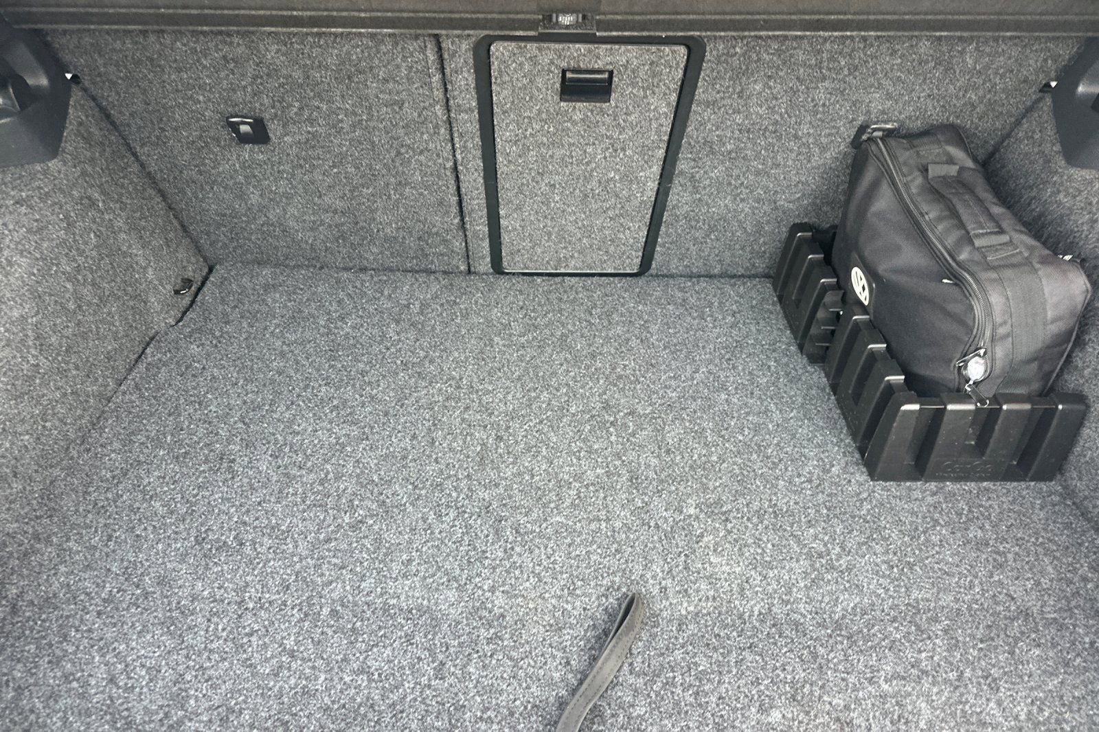 Used 2012 Volkswagen Golf 4-Door image 12