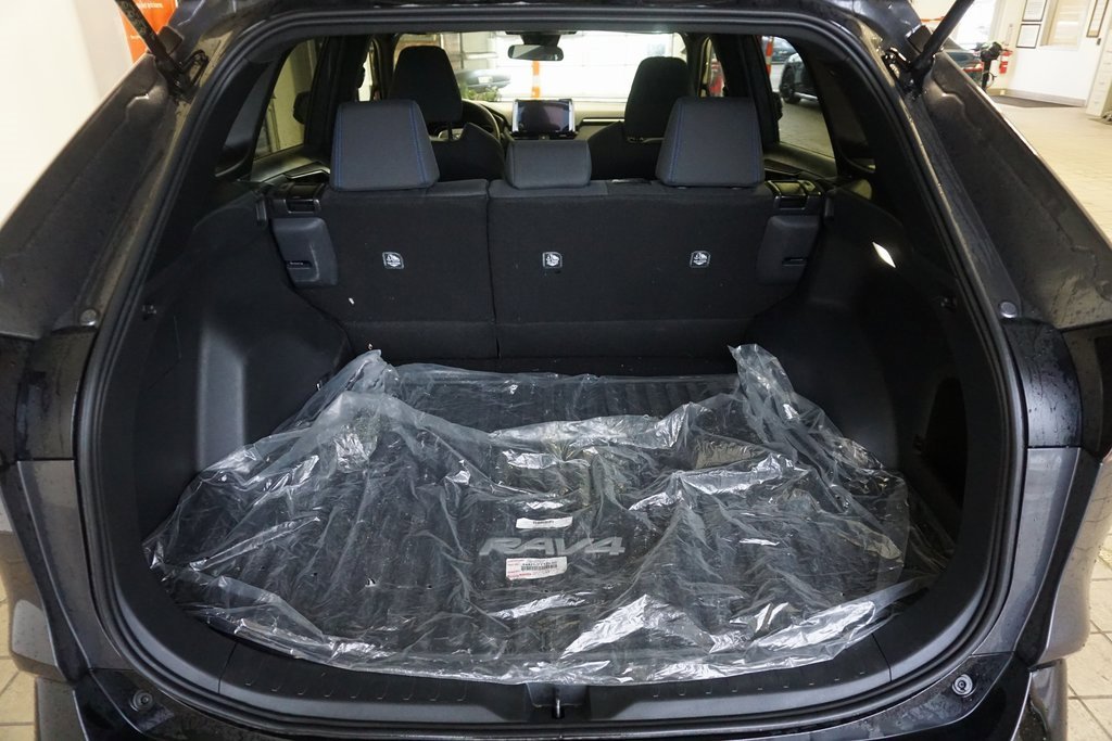 Used 2025 Toyota RAV4 SE image 15