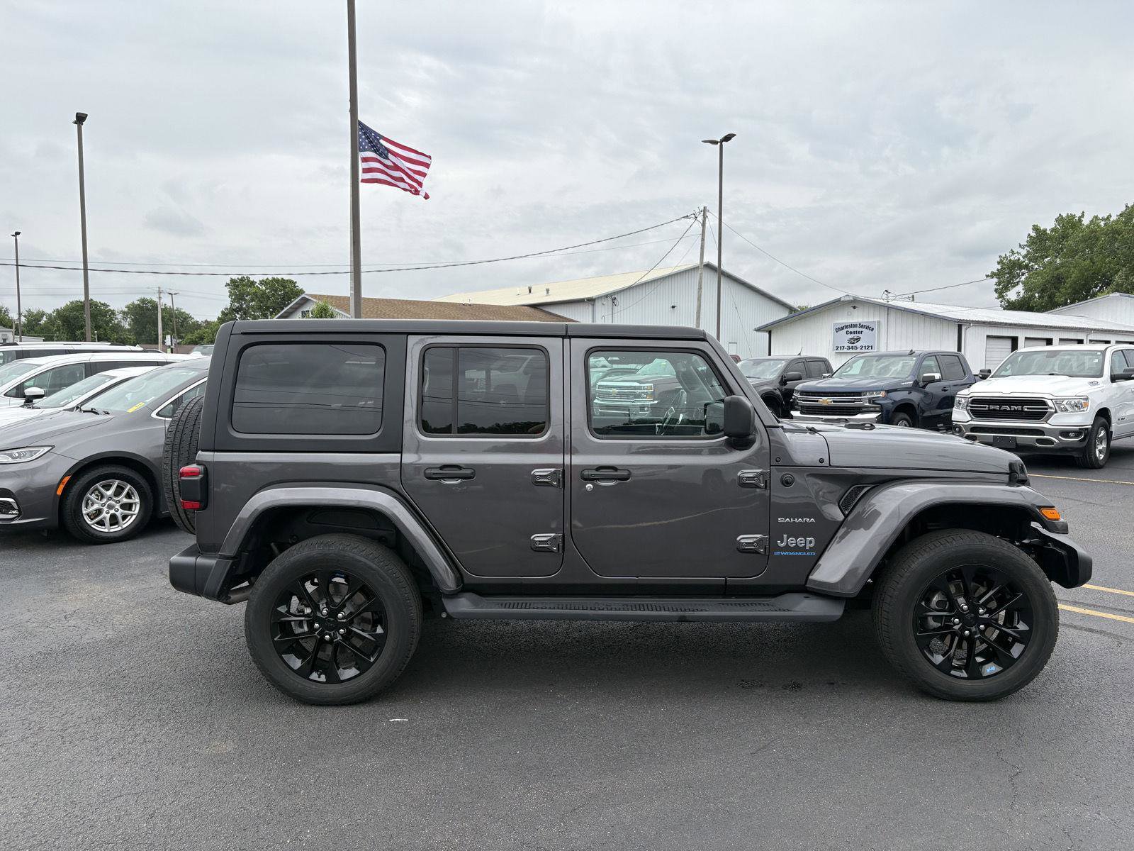 Used 2023 Jeep Wrangler Unlimited Sahara AWD/4WD image 22