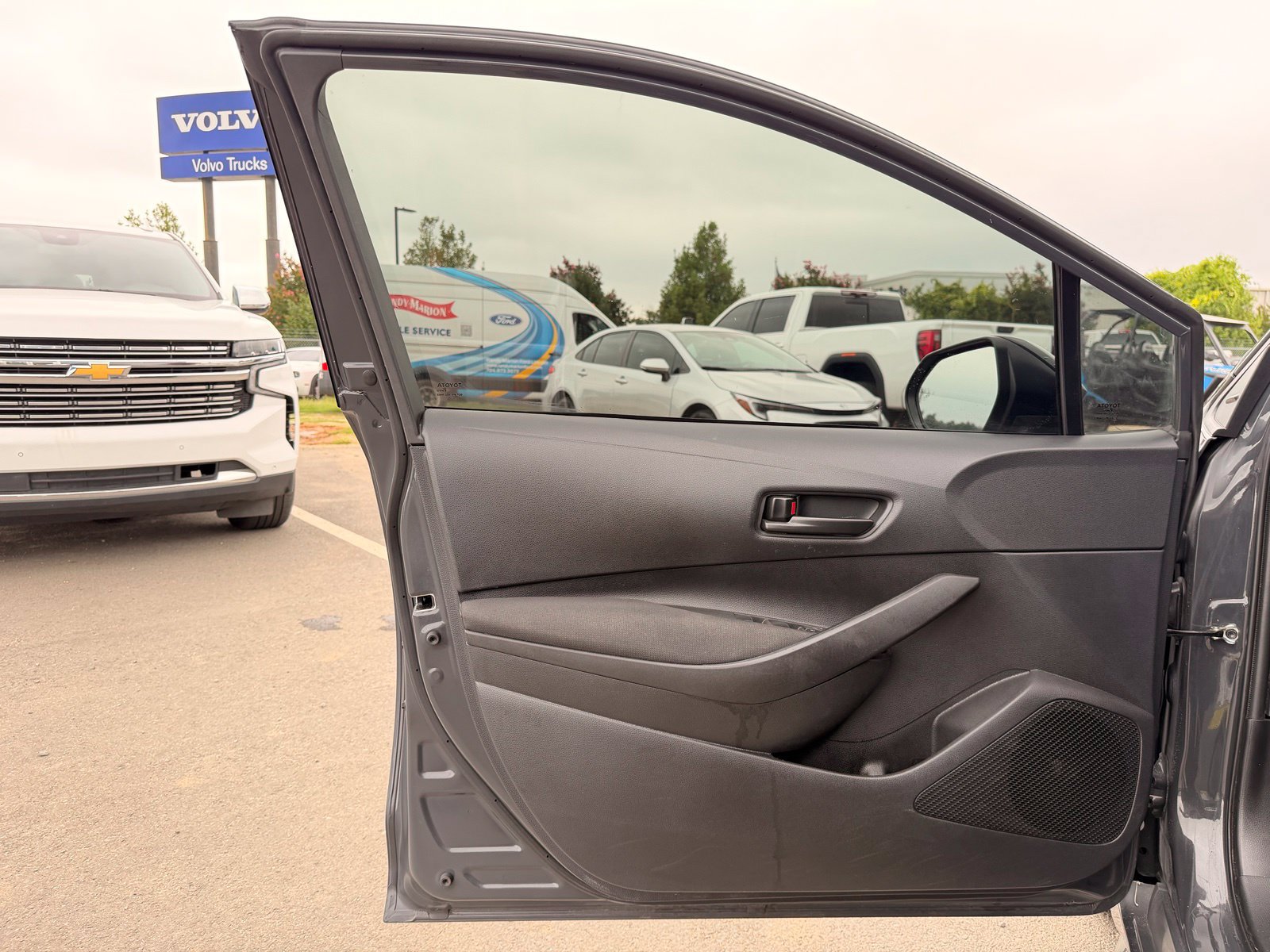 Used 2025 Toyota Corolla LE w/ Convenience Package FWD image 14