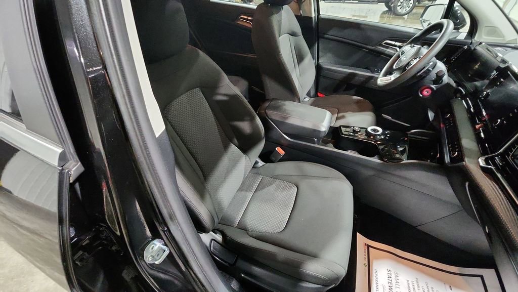 Used 2024 Kia Sportage LX image 28