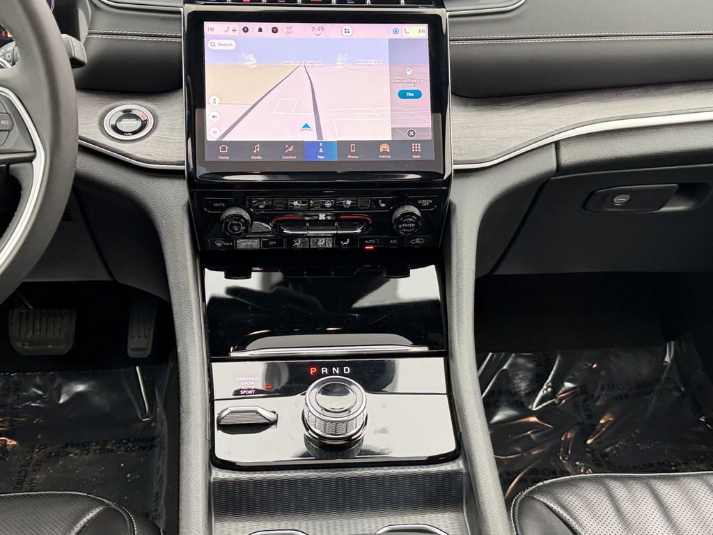 Used 2024 Jeep Grand Cherokee L Limited w/ Luxury Tech Group II image 10