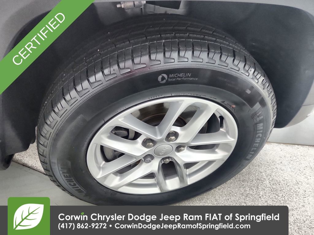 Used 2023 Jeep Grand Cherokee L Laredo AWD/4WD image 32