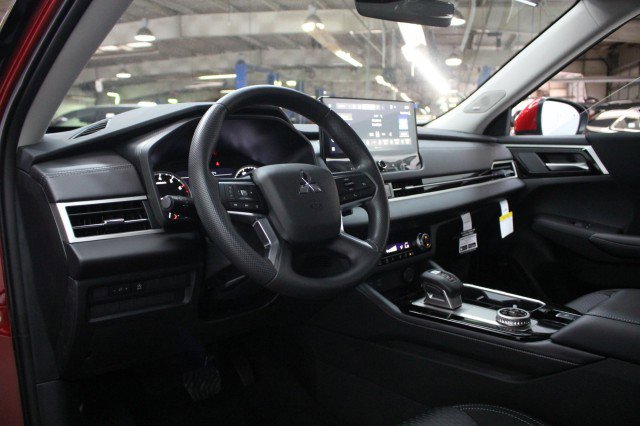 New 2026 Mitsubishi Outlander ES FWD image 5