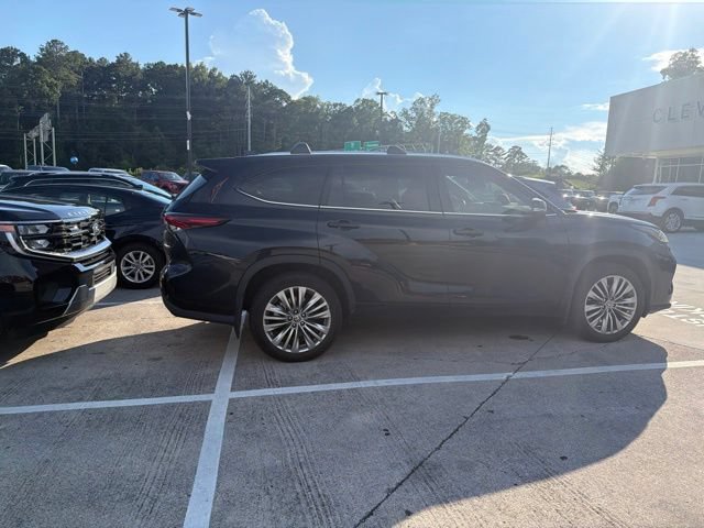 Used 2024 Toyota Highlander Platinum AWD/4WD image 11