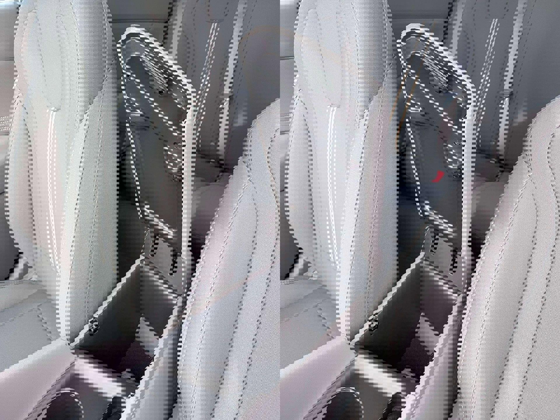 New 2026 Hyundai Elantra Sport FWD image 18