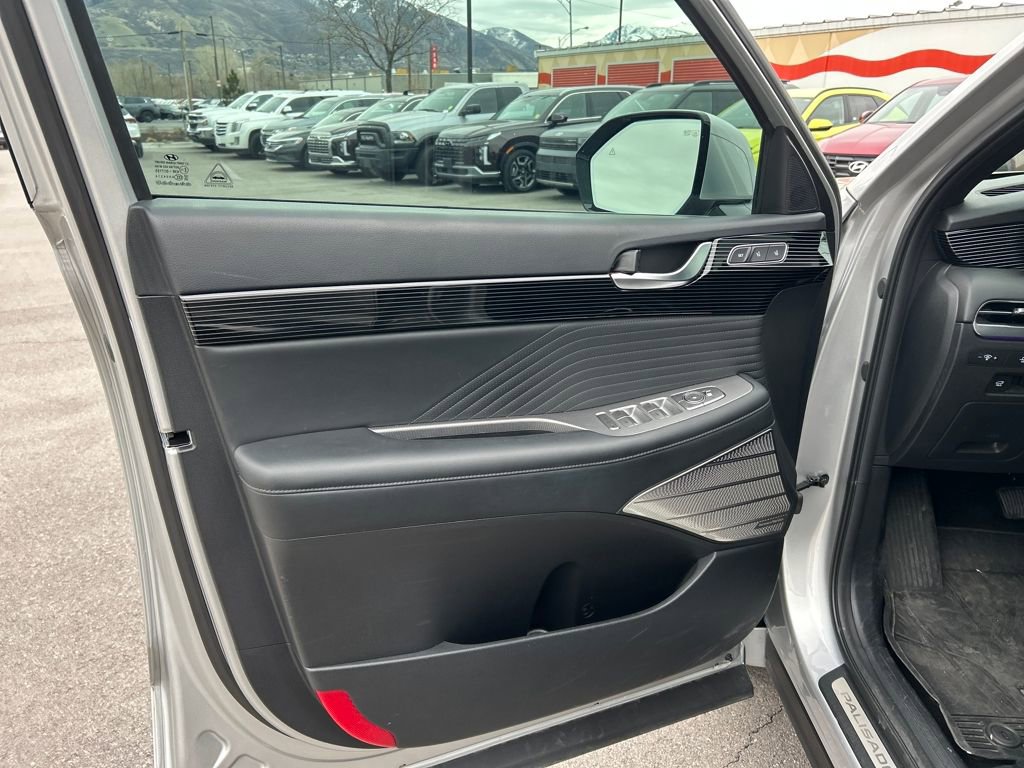Used 2024 Hyundai Palisade Calligraphy image 9