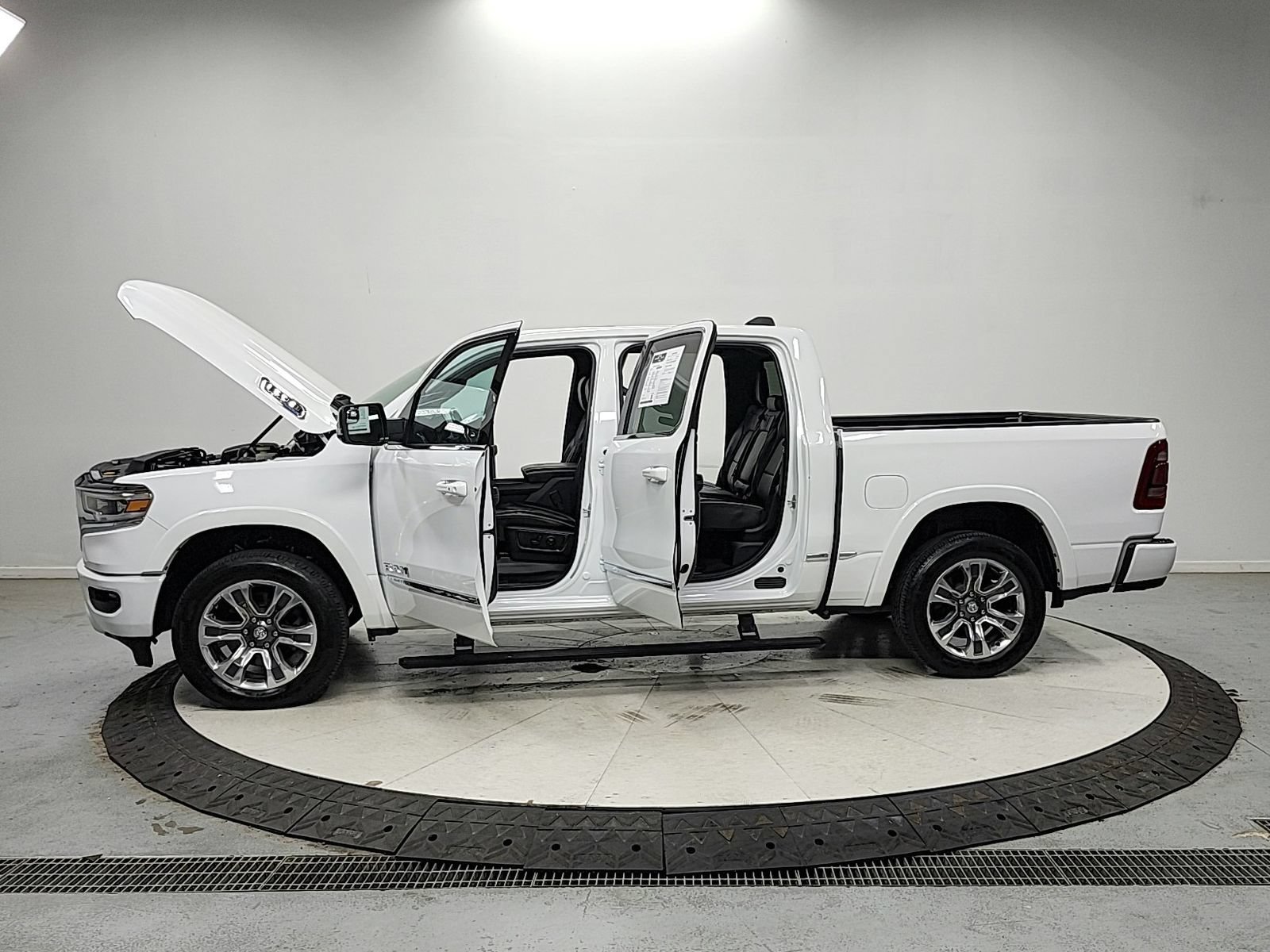 Used 2023 RAM 1500 Limited w/ Body Color Bumper Group AWD/4WD image 12
